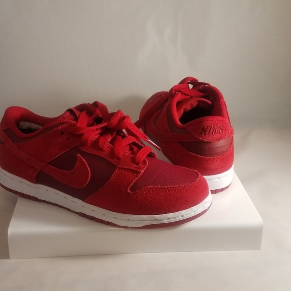 gym red dunk low